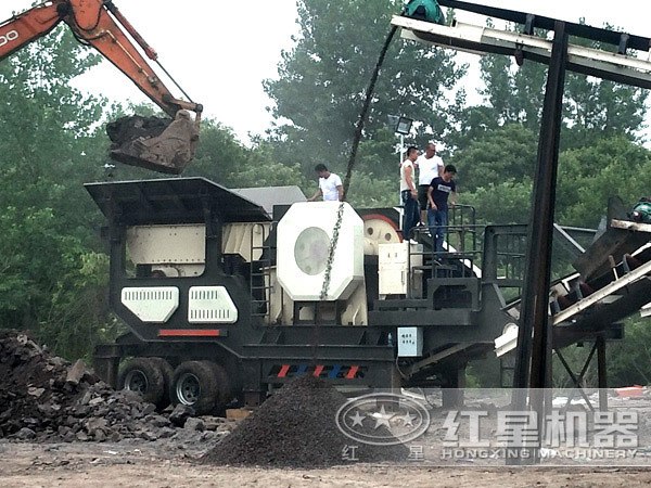 山西車載型煤炭破碎機作業(yè)現場